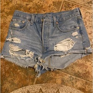 Levis womens 501 shorts size 28